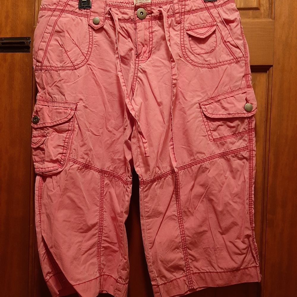 Mossimo Supply Co Cargo Capris Size 9